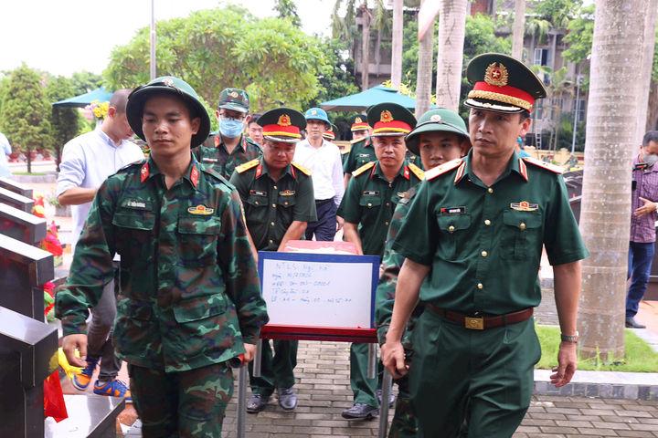 Cận cảnh triển khai lấy mẫu hài cốt liệt sĩ chưa xác định được danh tính tại Nghĩa trang Liệt sĩ Ngọc Hồi