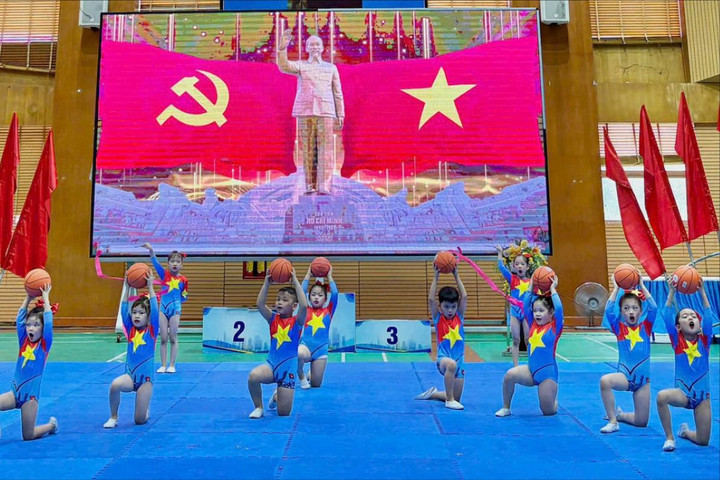 Sôi nổi chung kết giải Aerobic thiếu nhi hè phường Việt Hưng năm 2026