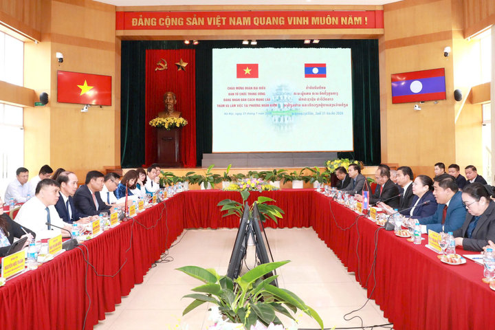 Hà Nội trao đổi kinh nghiệm quản trị chính quyền địa phương hai cấp với Lào