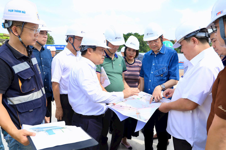 Chủ tịch UBND TP Hà Nội Vũ Đại Thắng kiểm tra tiến độ các dự án đường Đặng Thai Mai, Nhà hát Ngọc Trai