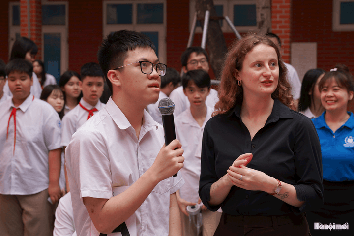 Đưa tiếng Anh từ môn thi trở thành "sinh ngữ" trong trường học