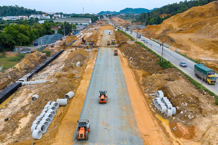 Trên công trường xây dựng cao tốc Đại lộ Thăng Long nối quốc lộ 21 với cao tốc Hà Nội - Hòa Bình: Nỗ lực tăng tốc về đích