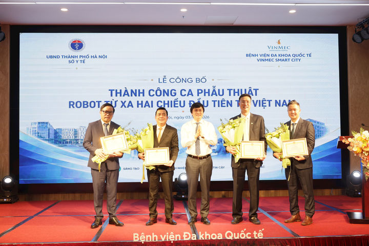 Ca phẫu thuật robot từ xa hai chiều đầu tiên tại Việt Nam