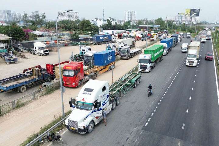 Khoảng 25-30% xe đầu kéo phải nằm bãi vì thiếu tài xế