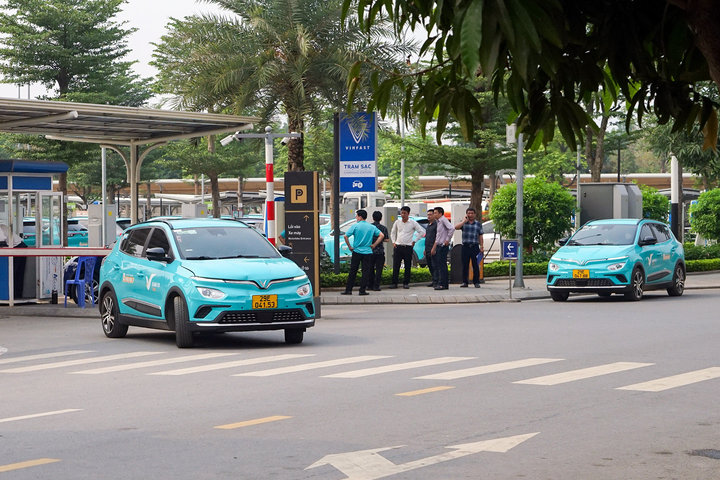 Doanh nghiệp taxi kiến nghị về hóa đơn điện tử: Bộ Tài chính nói gì?