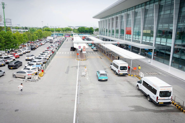 Sân bay Nội Bài điều chỉnh làn đón cho xe dịch vụ tại nhà ga T1 sau phản ánh của hành khách