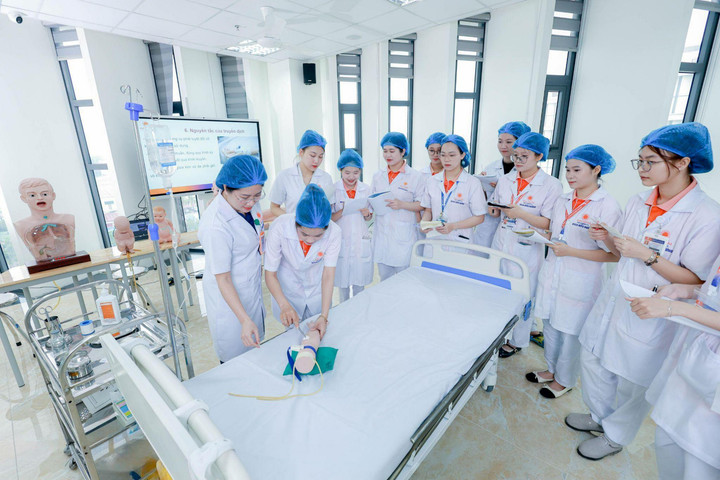 ‏Điều gì tạo nên một trường đào tạo khối ngành sức khỏe chất lượng?‏