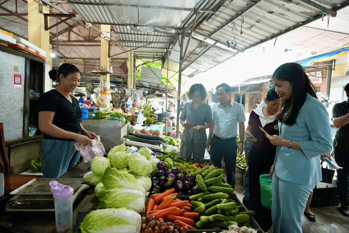Xã Đan Phượng ra mắt mô hình "Chợ số không dùng tiền mặt"
