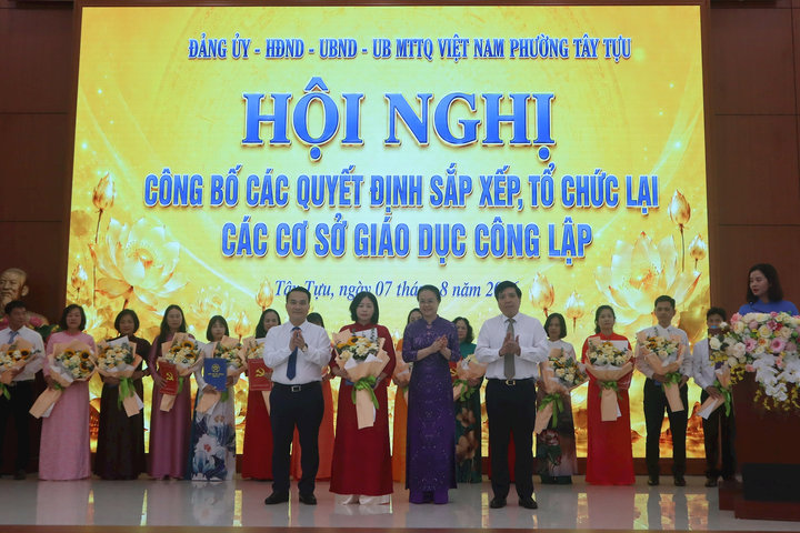 Phường Tây Tựu công bố quyết định thành lập các trường học sau sắp xếp