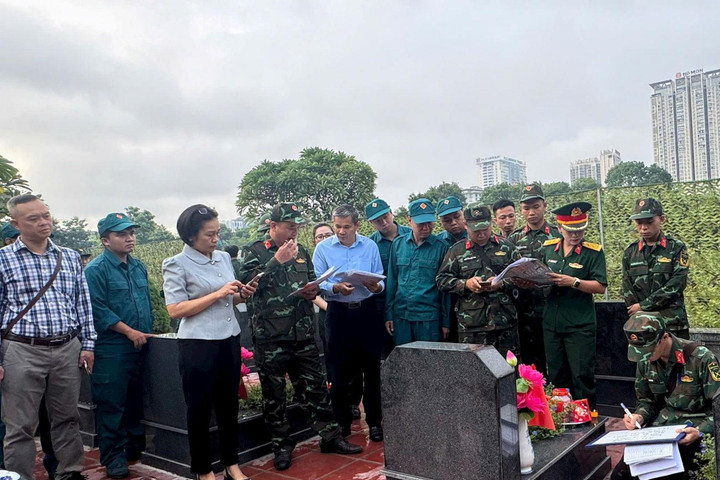 Triển khai lấy mẫu hài cốt liệt sĩ tại Nghĩa trang Mai Dịch