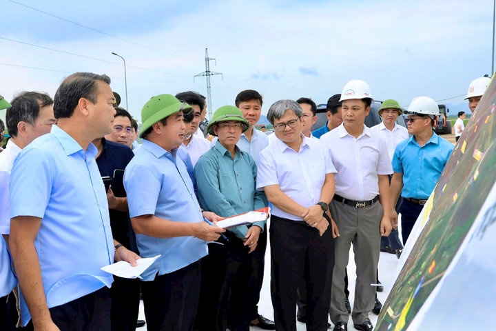 Khi người đứng đầu không ngồi chờ báo cáo