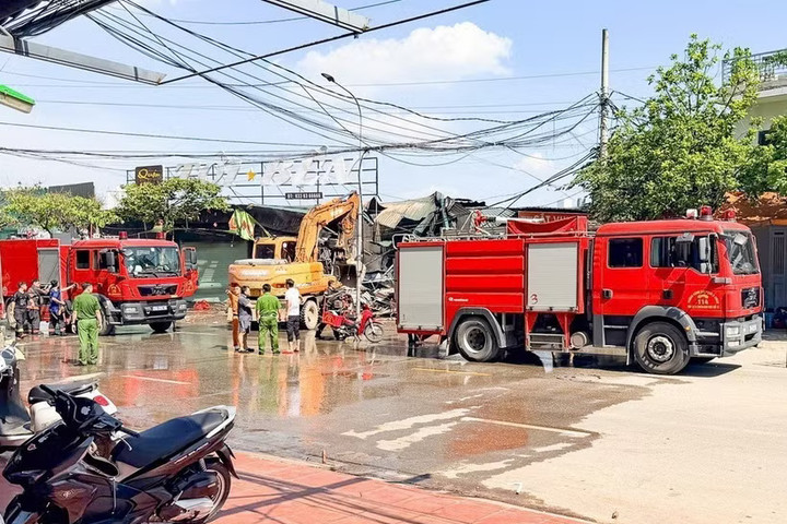 Hà Nội: Lại xảy ra cháy nhà xưởng tại phường Thanh Liệt