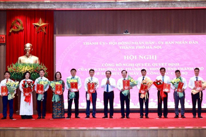 Hà Nội công bố Nghị quyết và các quyết định về tổ chức bộ máy, công tác cán bộ