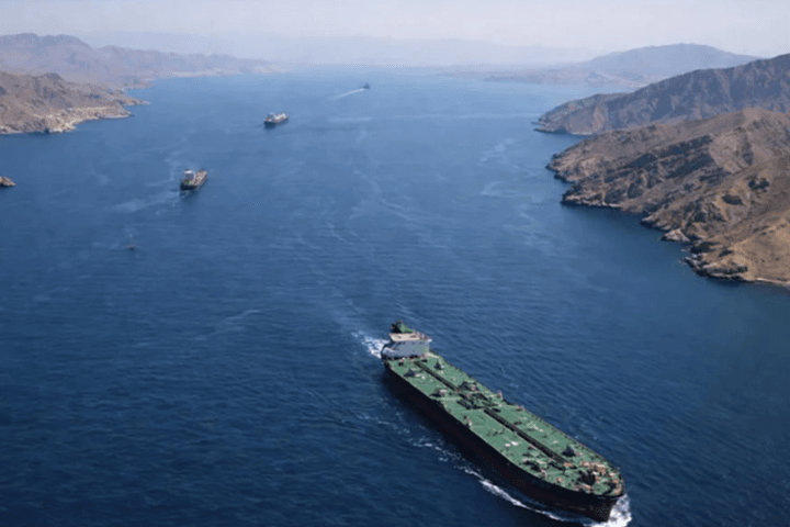 Iran phát tín hiệu về khả năng mở lại hoàn toàn Eo biển Hormuz