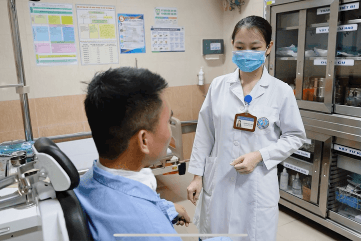Hóc xương cá: Biến chứng nguy hiểm từ thói quen "chữa mẹo" sai lầm