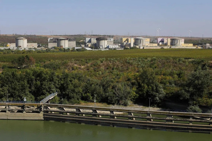 Sông Danube cạn nước đe dọa nguồn cung điện hạt nhân tại Romania