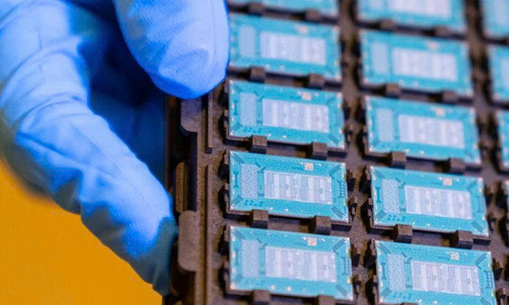 Intel huy động 20 tỷ USD giữa cơn sốt đầu tư AI