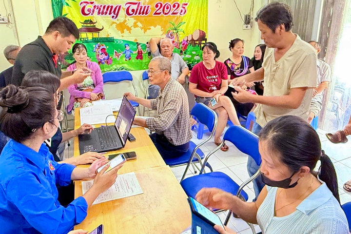 Tuổi trẻ phường Ô Chợ Dừa đồng hành cùng người dân làm sạch dữ liệu đất đai
