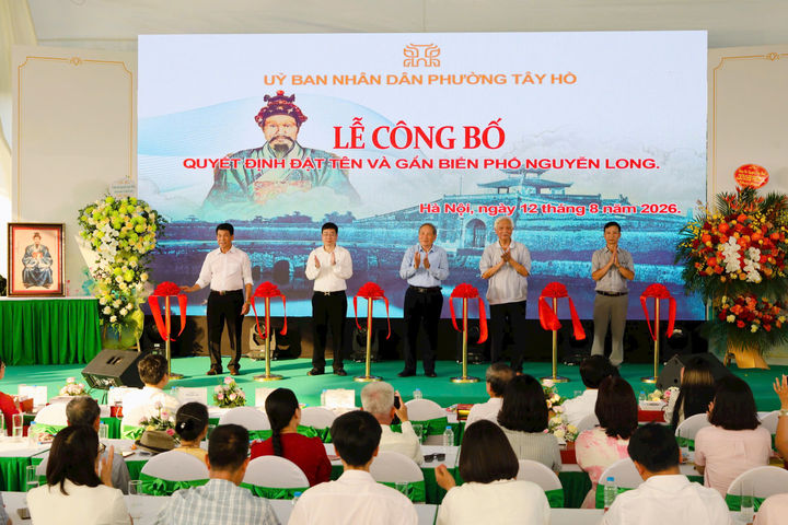 Phường Tây Hồ gắn biển tên phố Nguyễn Long