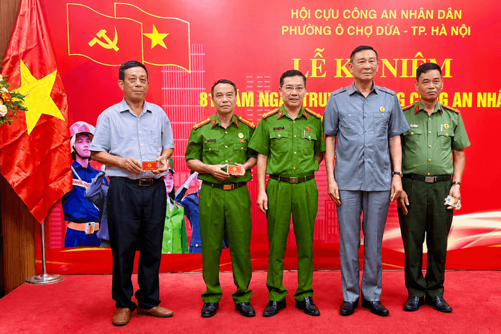 Cựu Công an nhân dân phường Ô Chợ Dừa phát huy truyền thống, tri ân đồng đội