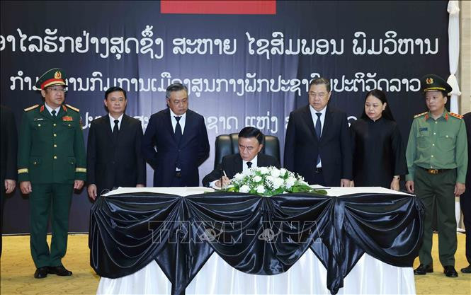 Thường trực Ban Bí thư Trần Cẩm Tú dự Lễ truy điệu đồng chí Xaysomphone Phomvihane, Ủy viên Bộ Chính trị, Chủ tịch Quốc hội Lào