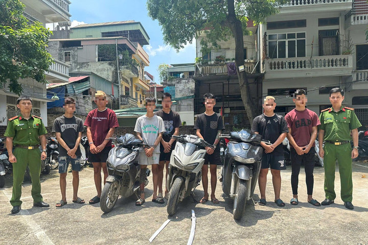 Khởi tố 7 thanh, thiếu niên mang hung khí tấn công người đi đường