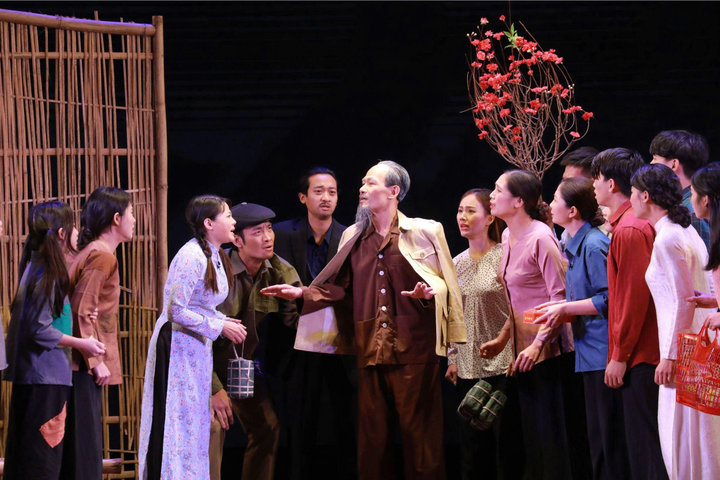 Chương trình “Bác Hồ - Một tình yêu bao la” diễn tại Thái Lan và Lào