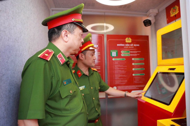 Ra mắt mô hình Kiosk “Trạm Cảnh sát thông minh”