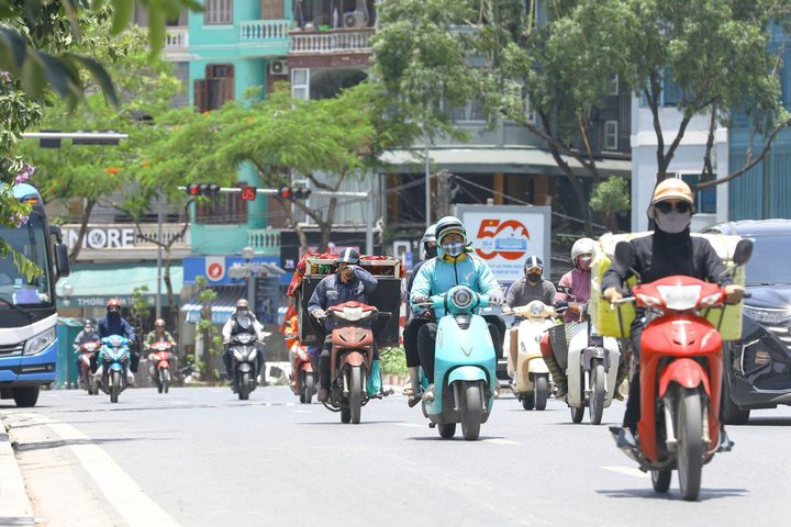 Bắc Bộ nắng nóng, chiều tối có mưa dông