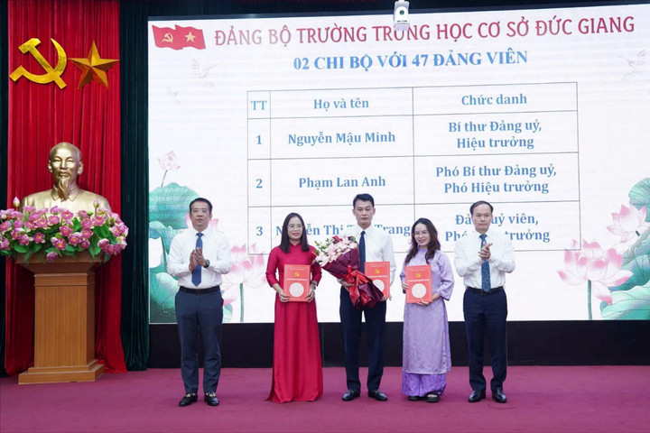 Phường Việt Hưng thành lập 11 đảng bộ, 2 chi bộ trường học