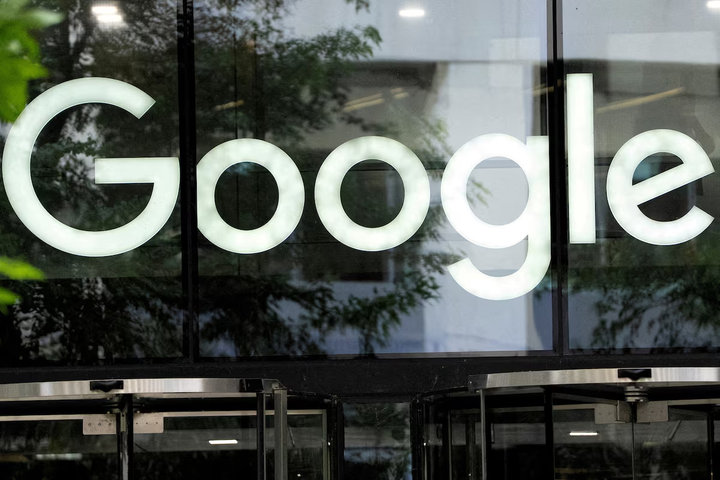 Google chi 10 triệu USD mua dữ liệu Spirit Airlines phục vụ AI