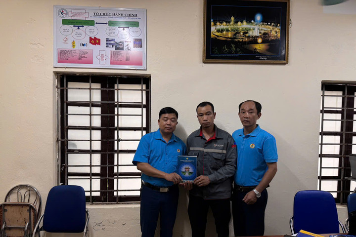Công đoàn hỗ trợ gia đình các nạn nhân trong vụ cháy tại Chương Mỹ