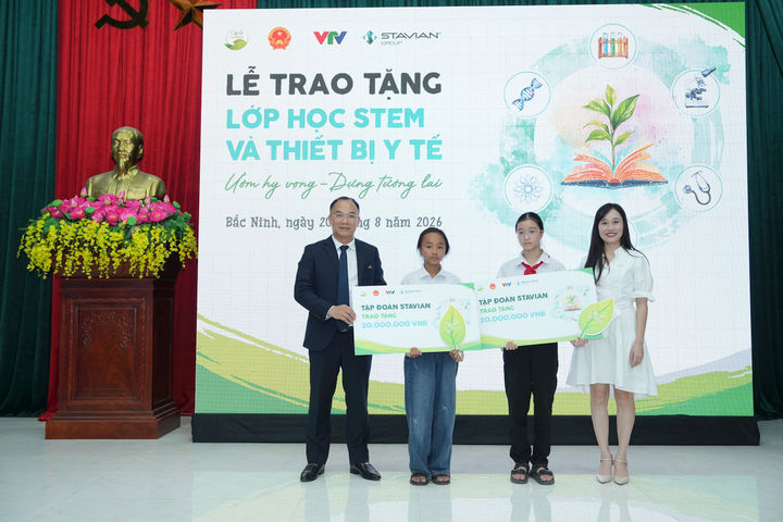 Trao tặng lớp học STEM và thiết bị y tế tại tỉnh Bắc Ninh