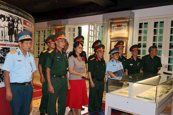 Thắp lửa truyền thống cho thế hệ trẻ