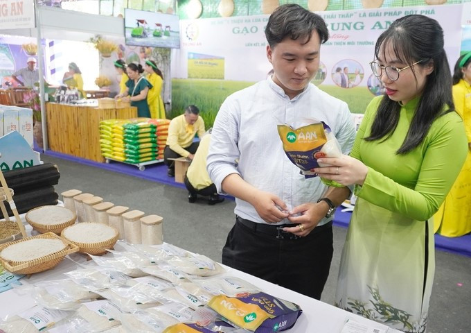 Xuất khẩu gạo: Chuyển lợi thế từ giá cả sang chất lượng và thương hiệu