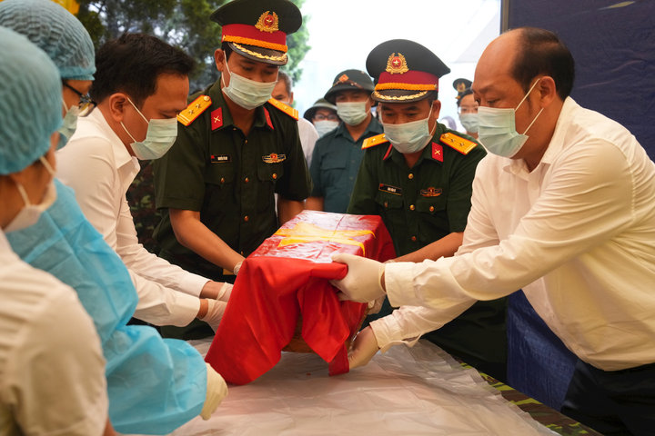 Xã Tây Phương triển khai lấy mẫu hài cốt liệt sĩ chưa xác định danh tính