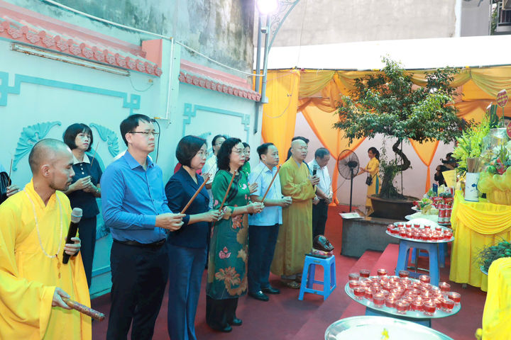 Phường Vĩnh Tuy tưởng niệm đồng bào chết vì oanh tạc và nạn đói năm 1944-1945