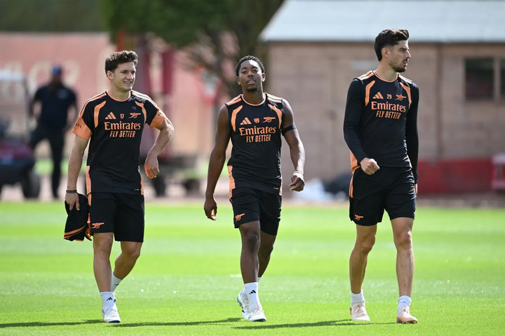 Arsenal và bài toán bảo vệ ngôi vương Premier League