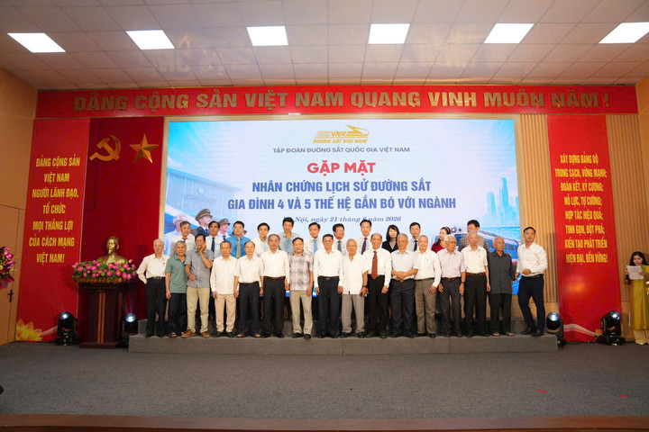 Giữ mạch đường ray, nối những thế hệ