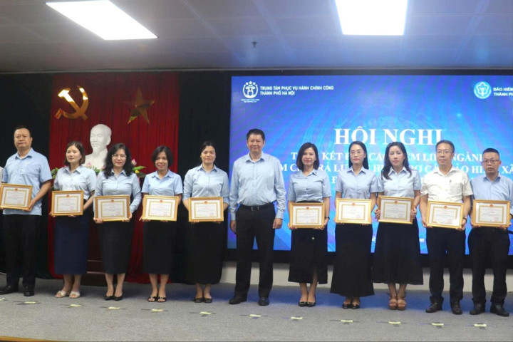 Hà Nội biểu dương tập thể, cá nhân thực hiện đợt cao điểm chi trả lương hưu, trợ cấp BHXH