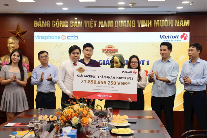 Người đàn ông từ Quảng Trị trúng thưởng hơn 1.103 lần vé số Vietlott