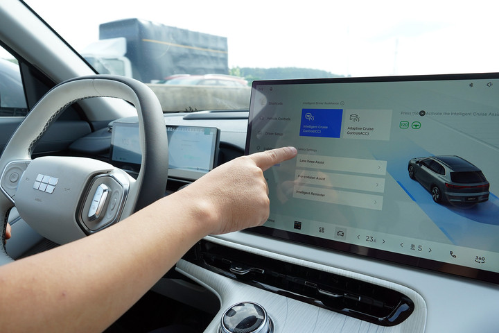Làn sóng trí tuệ nhân tạo đẩy chi phí xe thông minh tăng cao