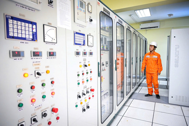 Triển khai phương án bảo đảm an toàn hệ thống điện ứng phó bão số 4