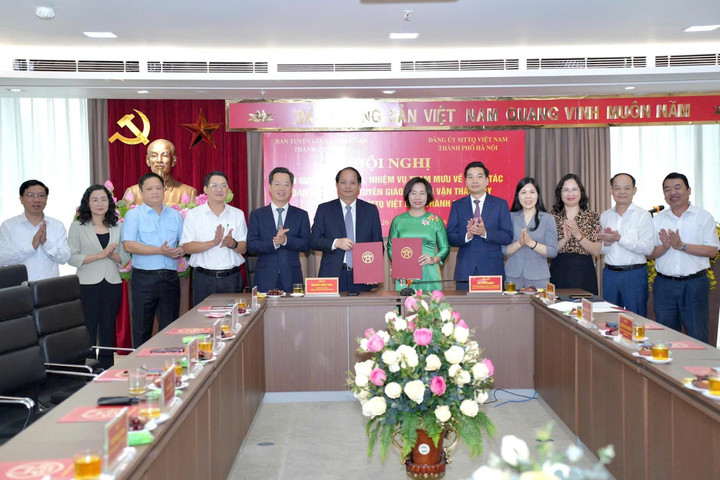Hà Nội: Bàn giao chức năng, nhiệm vụ công tác dân vận về Đảng ủy MTTQ Việt Nam thành phố
