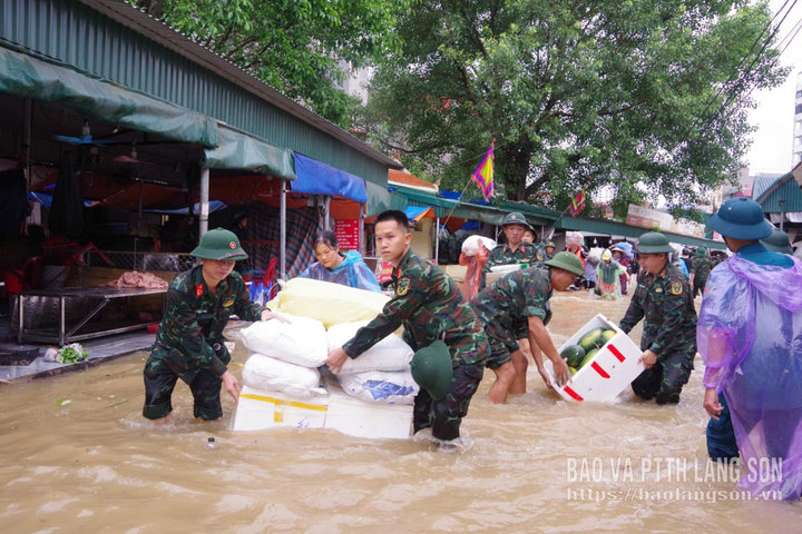 Ngập lụt giảm, hàng nghìn hộ dân trở về ổn định cuộc sống