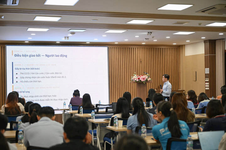 Tháo gỡ vướng mắc về bảo hiểm và hợp đồng lao động điện tử