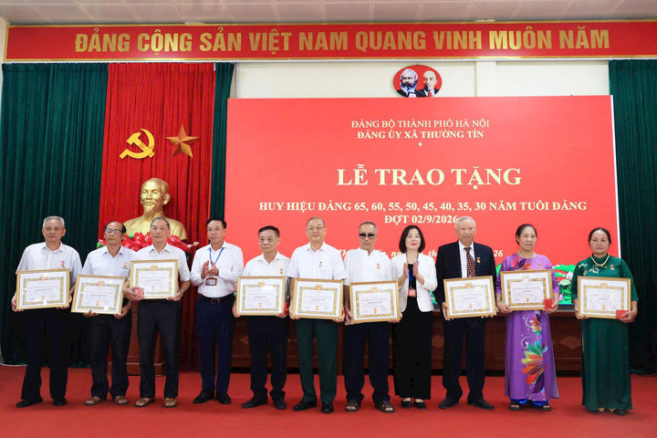 87 đảng viên Đảng bộ xã Thường Tín nhận Huy hiệu Đảng đợt 2-9