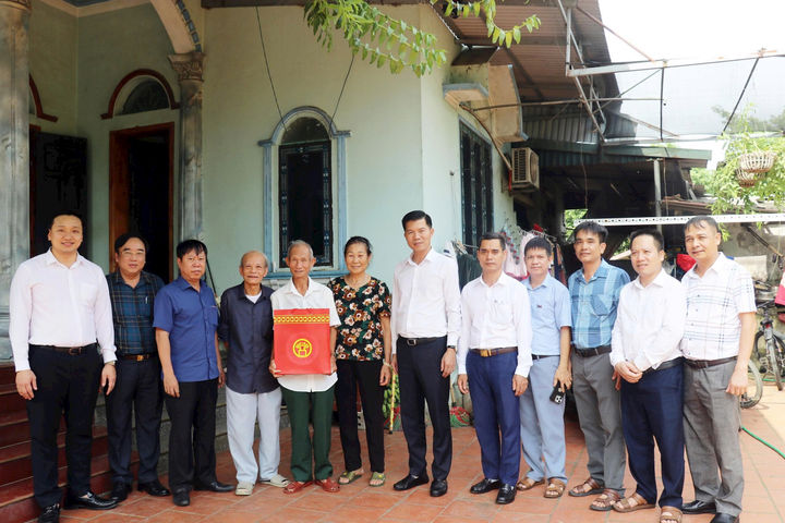 Tri ân người có công, gìn giữ truyền thống cách mạng