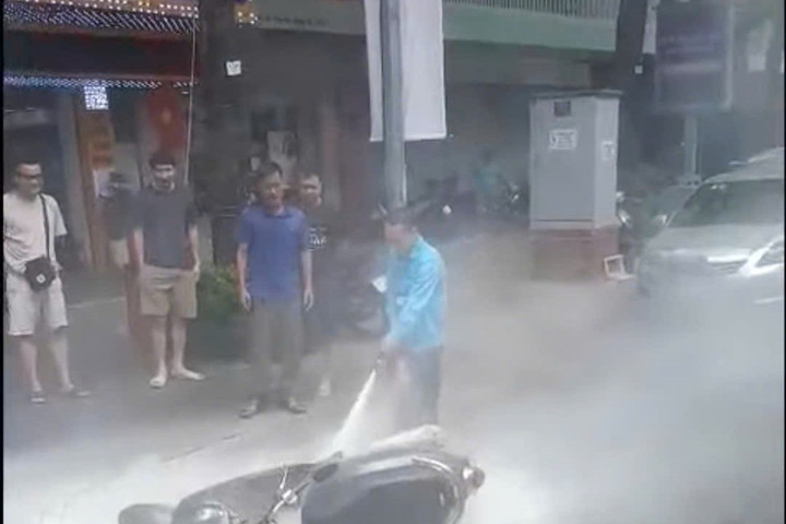 Hành động đẹp của hai nhân viên xe buýt