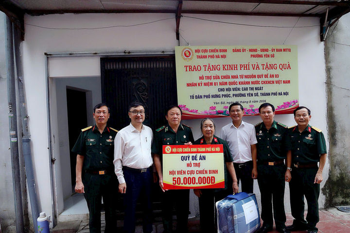 Trao kinh phí hỗ trợ cựu chiến binh sửa nhà dịp Quốc khánh 2-9